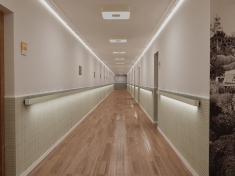 2fk-projekt-wnetrz-korytarz-szpital-przychodnia-klinika-sanatorium-fototapeta-tapeta-winylowa-drewno-zielone-szare